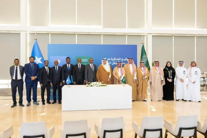 Wasiirka Gaadiidka ee Boqortooyada Sacuudi Carabiya oo heshiis iskaashi la saxiixday Wasiirka dekedaha XFS